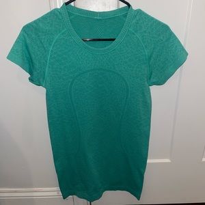 Lulu lemon top size 6